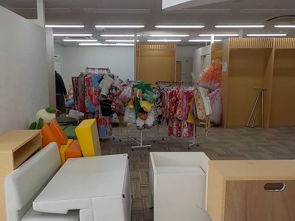 写真店の内装解体の施工前